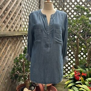 Anne Taylor Chambray Blue Women's Top, Medium. Roll tab sleeves.  NWT